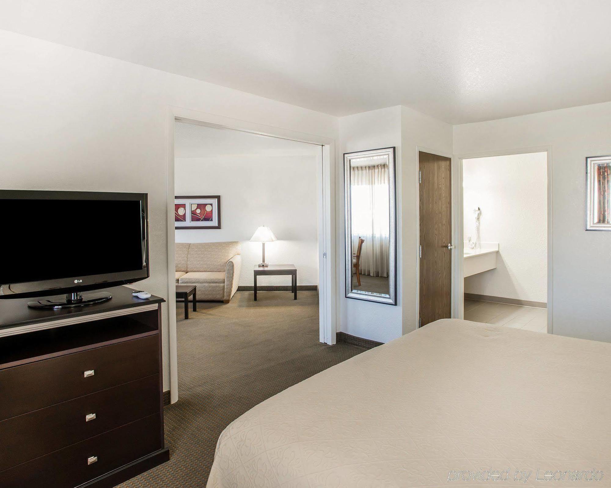 Quality Inn & Suites Denver International Airport Extérieur photo